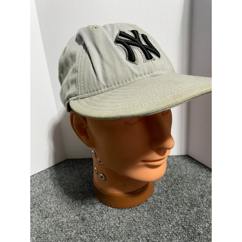Vintage New Era 59FIFTY New York Yankees Wool Fitted Cap 7 1/8 Made in USA Gray